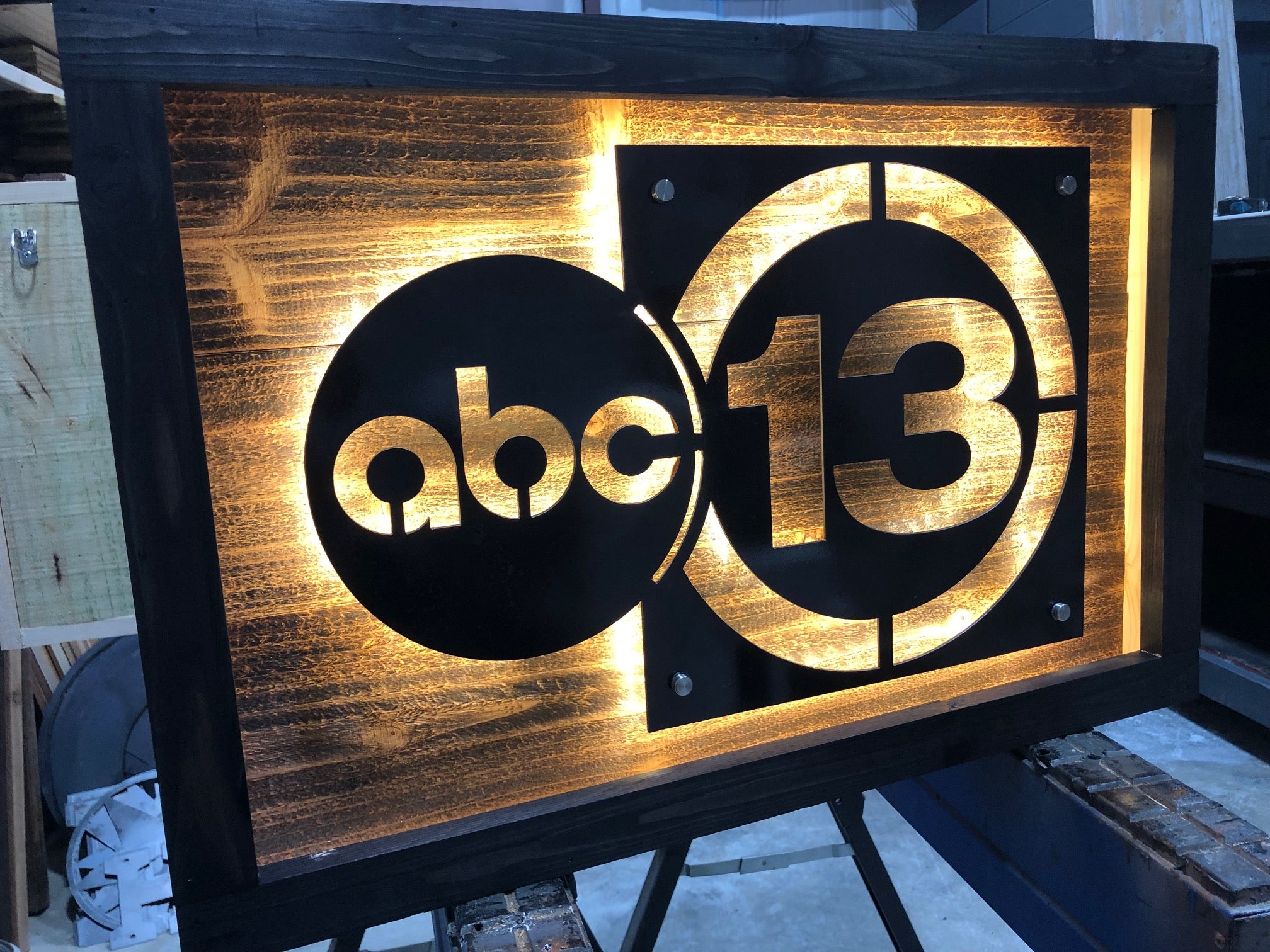 Custom Lighted Signs – Lamp Monkey